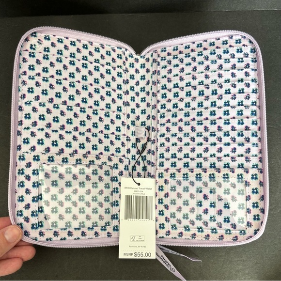 Vera Bradley RFID Deluxe Travel Wallet Magnifique Floral Flowers NWT - Picture 4 of 9